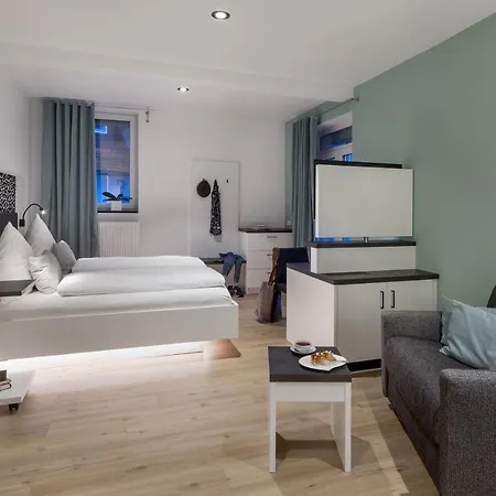 Wirtshaus&hotel Goldener Greif 3*