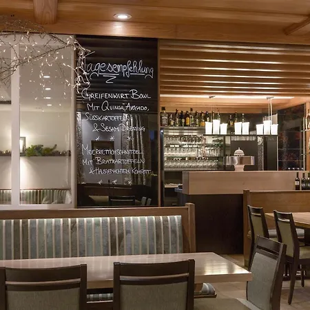 Wirtshaus&hotel Goldener Greif 3*