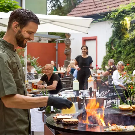 Hotel Wirtshaus & Goldener Greif 3*
