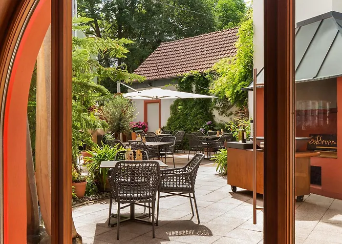 מלון Wirtshaus & Goldener Greif 3*