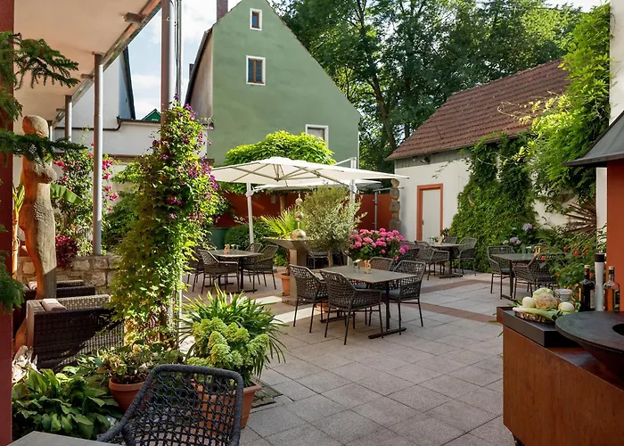 Wirtshaus & Goldener Greif 3*